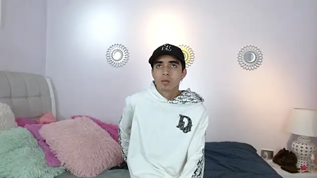 Hottie Guy online show from November 28, 5:35 pm