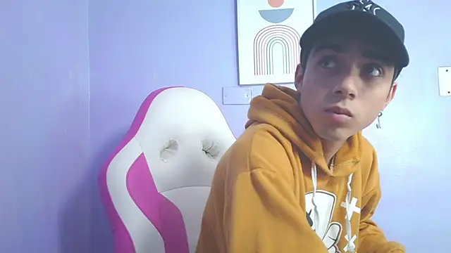 Hottie Guy online show from November 11, 5:41 pm