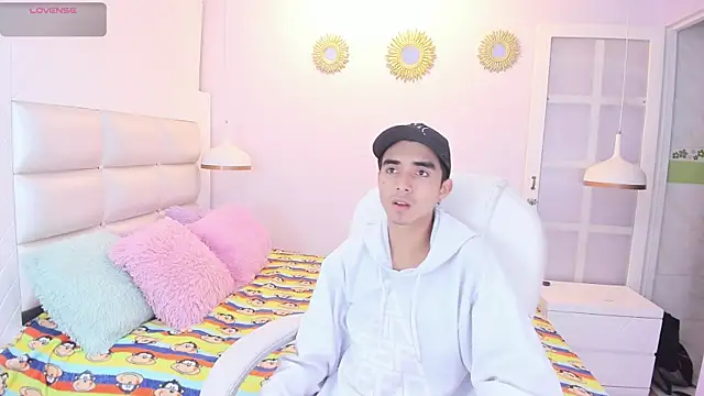 Hottie Guy online show from October 30, 12:25 pm