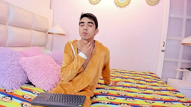 Hottie Guy online show from October 16, 5:43 pm