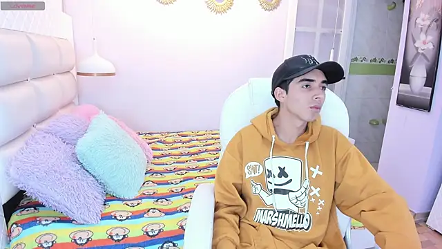 Hottie Guy online show from October 27, 5:47 pm