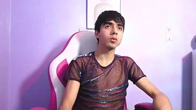 Hottie Guy online show from December 1, 6:53 pm