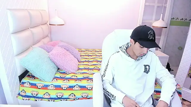 Hottie Guy online show from October 25, 12:17 pm