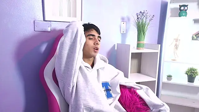 Hottie Guy online show from October 20, 5:13 pm