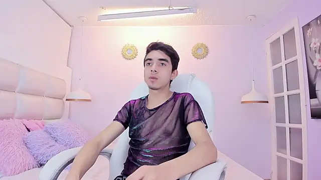 Hottie Guy online show from December 5, 5:55 pm