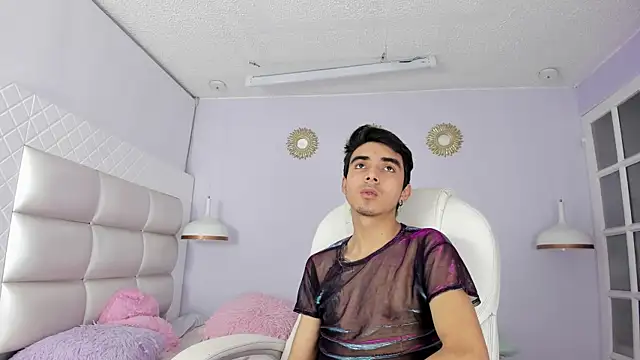 Hottie Guy online show from December 4, 5:45 pm