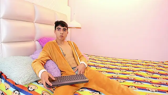 Hottie Guy online show from October 7, 6:20 pm