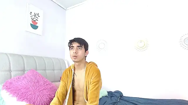 Hottie Guy online show from December 2, 5:58 pm