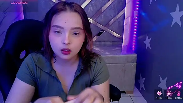 Snapshot of mia_foster_t chatting on May 11, 1:23 pm mia foster t online show from May 11, 1:23 pm
