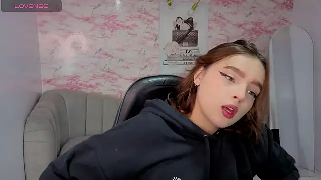 mia foster t online show from February 10, 1:10 pm