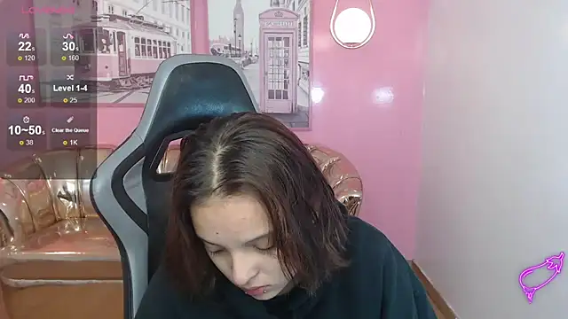 mia foster t online show from December 15, 1:39 pm