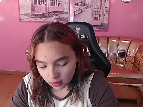 mia foster t online show from October 3, 1:12 pm