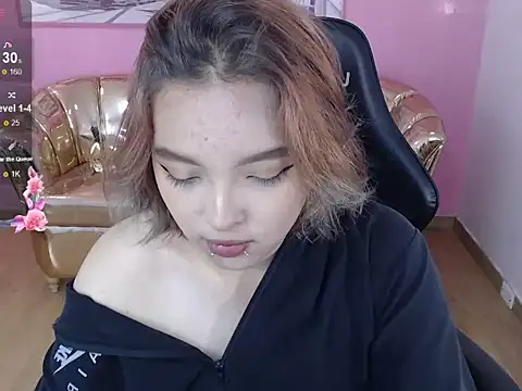 mia foster t online show from October 28, 12:37 pm