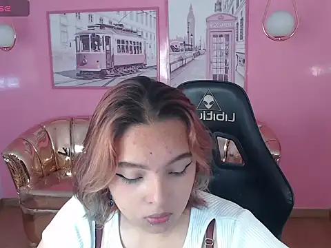 mia foster t online show from October 31, 2:13 pm