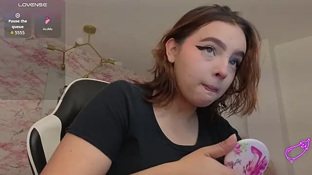 mia foster t online show from February 22, 1:24 pm