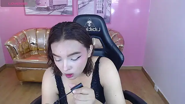 mia foster t online show from November 27, 1:11 pm