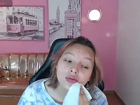 mia foster t online show from October 30, 2:04 pm