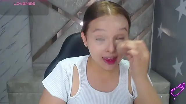 mia foster t online show from April 10, 1:07 pm