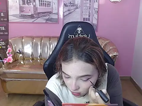 mia foster t online show from November 7, 12:42 pm