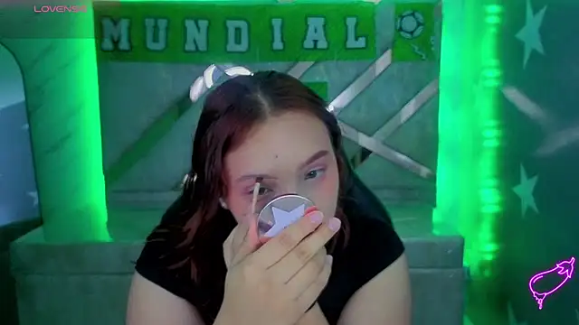 Snapshot of mia_foster_t chatting on July 7, 1:25 pm mia foster t online show from July 7, 1:25 pm