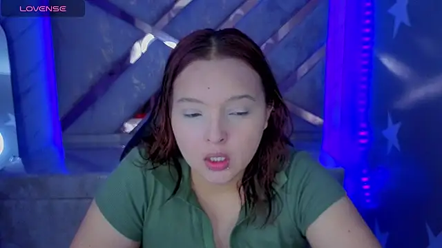 Snapshot of mia_foster_t chatting on June 17, 1:21 pm mia foster t online show from June 17, 1:21 pm