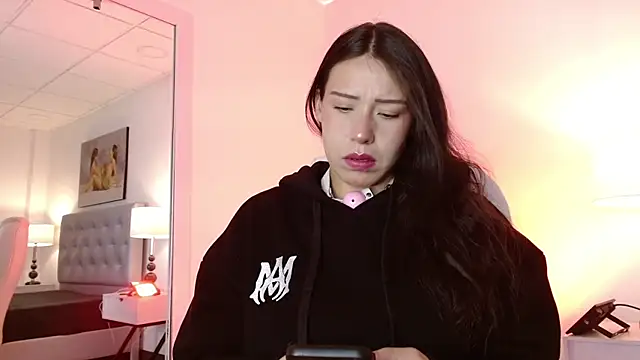 Snapshot of Mariaaam_ chatting on October 10, 11:44 am Mariaaam online show from October 10, 11:44 am