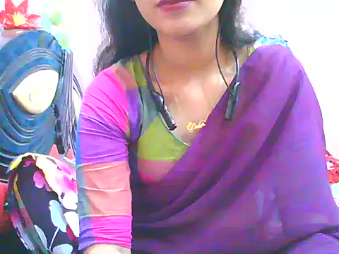 Snapshot of night_queeen7 chatting on October 28, 7:02 pm night queeen7 online show from October 28, 7:02 pm