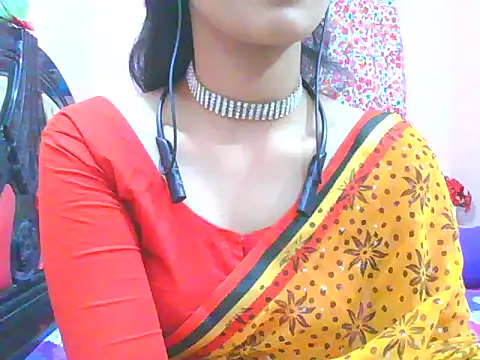 Snapshot of night_queeen7 chatting on December 3, 7:35 pm night queeen7 online show from December 3, 7:35 pm