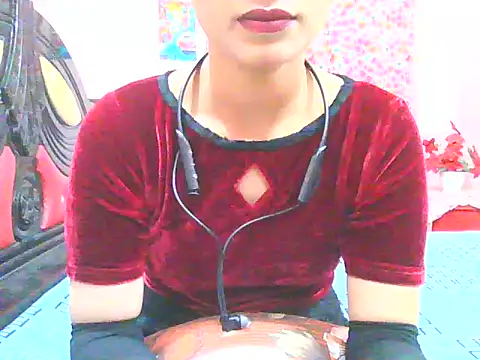 Snapshot of night_queeen7 chatting on November 18, 6:33 pm night queeen7 online show from November 18, 6:33 pm