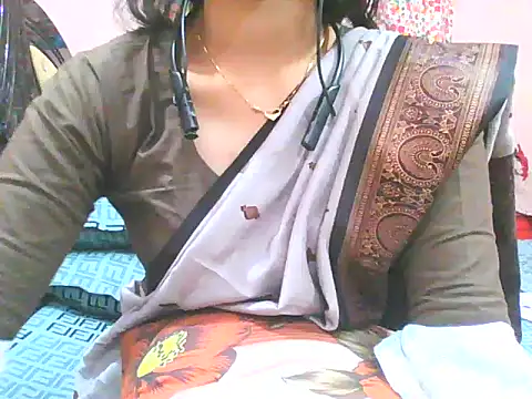 Snapshot of night_queeen7 chatting on November 16, 7:07 pm night queeen7 online show from November 16, 7:07 pm