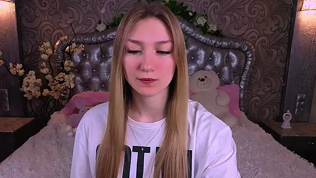 AngelAnabelle online show from April 3, 8:37 pm