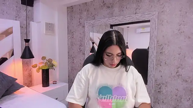 Vanessa Rain  online show from March 6, 7:20 pm