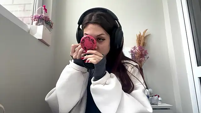 Nayra flash online show from October 15, 1:19 pm