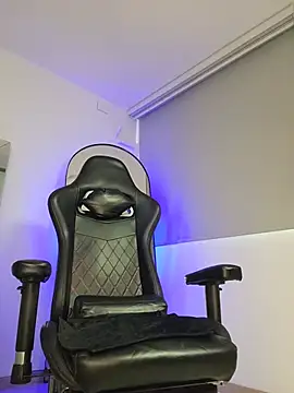 Snapshot of johnjaguar1_ chatting on June 10, 12:39 pm johnjaguar1 online show from June 10, 12:39 pm