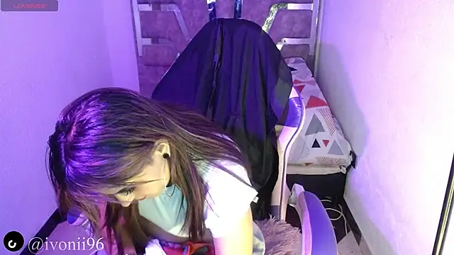 Snapshot of ivoni chatting on November 13, 9:08 pm ivoni online show from November 13, 9:08 pm