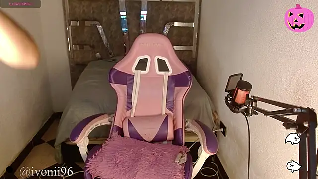 Snapshot of ivoni chatting on October 21, 9:14 pm ivoni online show from October 21, 9:14 pm