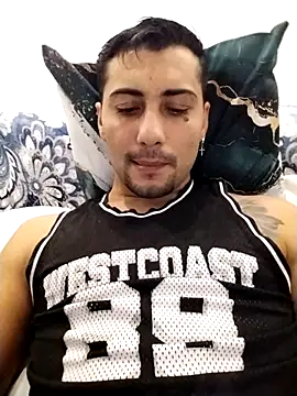 gooddboy01 online show from October 31, 7:21 pm