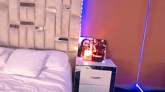 Emily knights online show from November 25, 9:26 pm