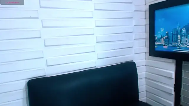 Snapshot of TimmCloud chatting on November 18, 7:06 pm TimmCloud online show from November 18, 7:06 pm