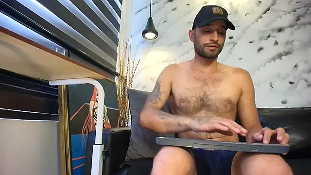 Max Miller S online show from October 17, 6:32 pm
