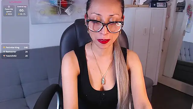 alexia james  online show from April 13, 9:19 pm