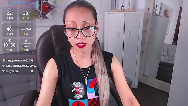 alexia james  online show from April 17, 9:06 pm