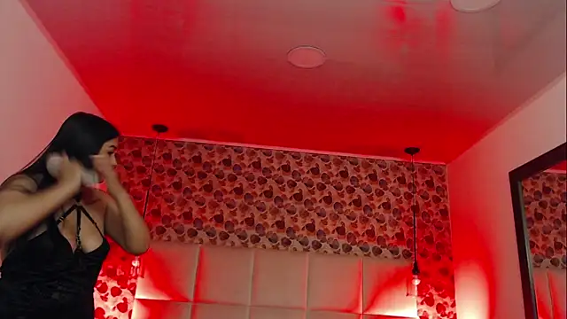 Snapshot of IssisLancaster chatting on November 5, 11:13 am IssisLancaster online show from November 5, 11:13 am