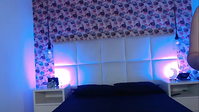 Snapshot of IssisLancaster chatting on November 14, 11:25 am IssisLancaster online show from November 14, 11:25 am