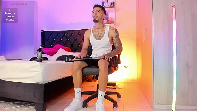  Duriel online show from April 3, 11:00 pm