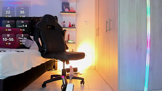  Duriel online show from April 5, 7:20 pm