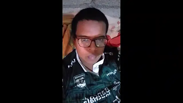 Snapshot of Ronald_ban chatting on October 5, 7:37 pm Ronald ban online show from October 5, 7:37 pm