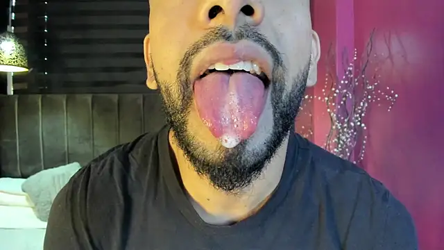 Snapshot of Lobo_sex21 chatting on October 17, 9:27 pm Lobo sex21 online show from October 17, 9:27 pm