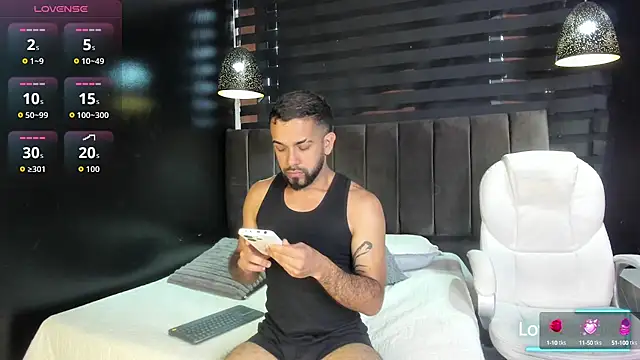 Snapshot of Lobo_sex21 chatting on October 6, 7:25 pm Lobo sex21 online show from October 6, 7:25 pm