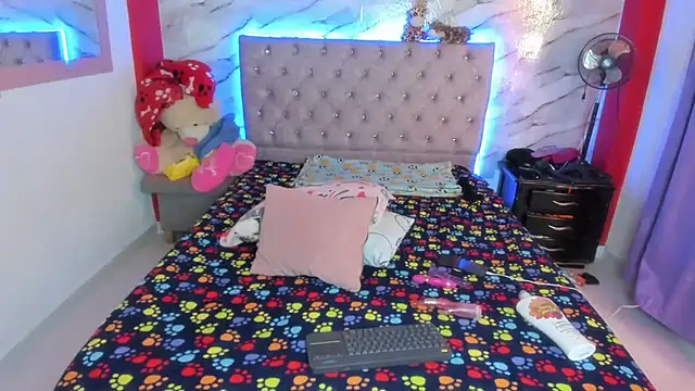 Snapshot of Stefany_Andruw chatting on November 9, 4:16 am Stefany Andruw online show from November 9, 4:16 am